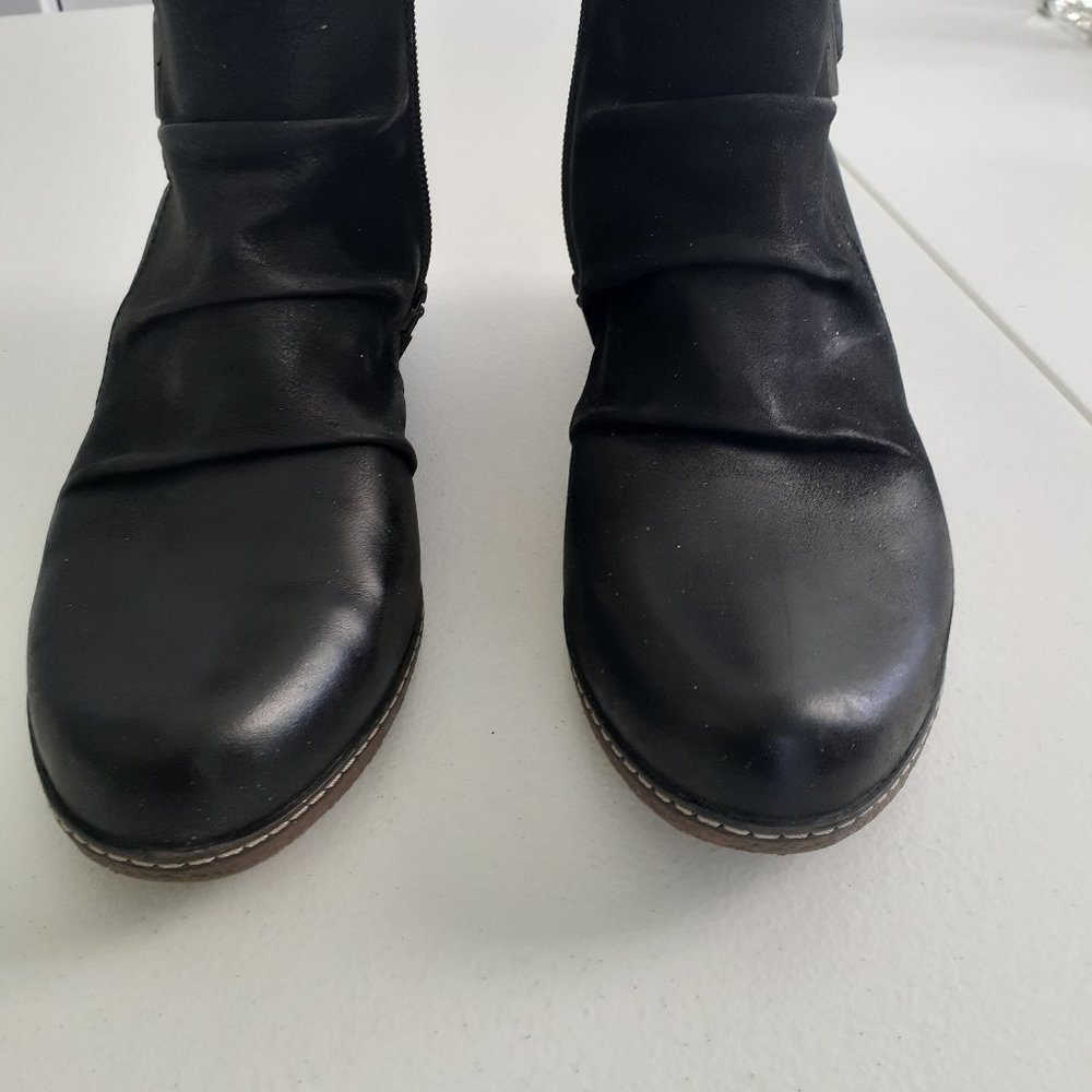 *EUE* Dansko Faithe Black burnished Nubuck Ankle Boot